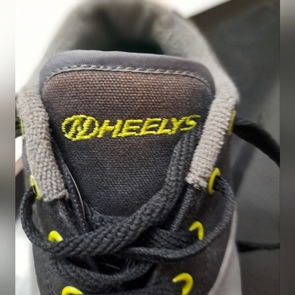 Heelys Launch Canvas Sneaker/Skates   Youth Size 3 - Picture 10 of 11